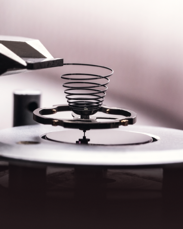 The elasticity of a&nbsp;silicon balance-spring seen&nbsp;during a counting operation&nbsp;serving to measure the&nbsp;frequency of the oscillator.&nbsp;
