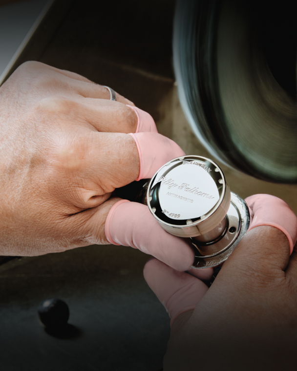 Careful handwork marks the polishing of case elements.
