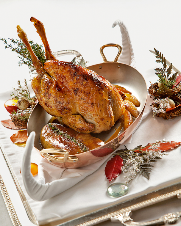 Pintade fermière et foie gras rôti, pommes de terre confites au jus gras.
