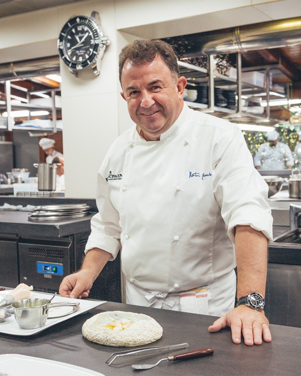 Martín Berasategui in the kitchen of his Lasarte restaurant, sporting his Blancpain Fifty Fathoms.&nbsp;

