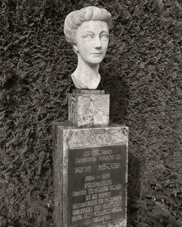 The monument honoring Betty in Villeret.
