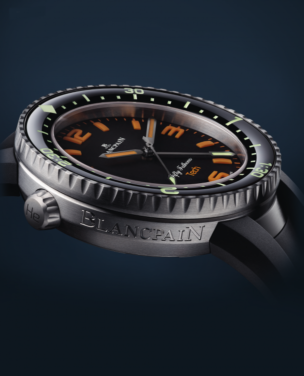 Perspective showing the form of the bezel, the bombé shape of the dial numerals and indexes, and the helium relief valve.
