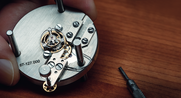 Blancpain’s in-house tool used for adjusting and verifying the depth of the pallet jewels’ engagement with the escapement of the carrousel.
