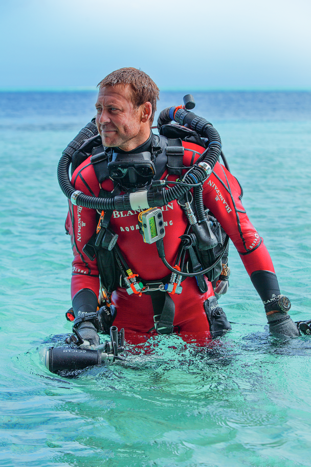 Laurent Ballesta: is that a smile or a grimace? The joy of success mingled with the relief of being able to finally let go of the mouthpiece and remove his fins.
