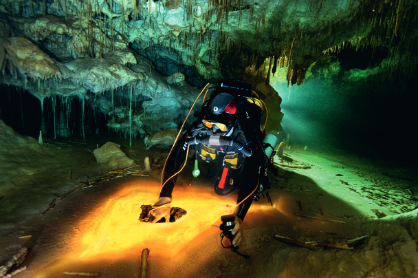 A mineral environment in underground Mallorca. Stalactites, stalagmites, soda straws, helictites and stoup-like formations are found side by side in a baroque calcite fantasy world.
