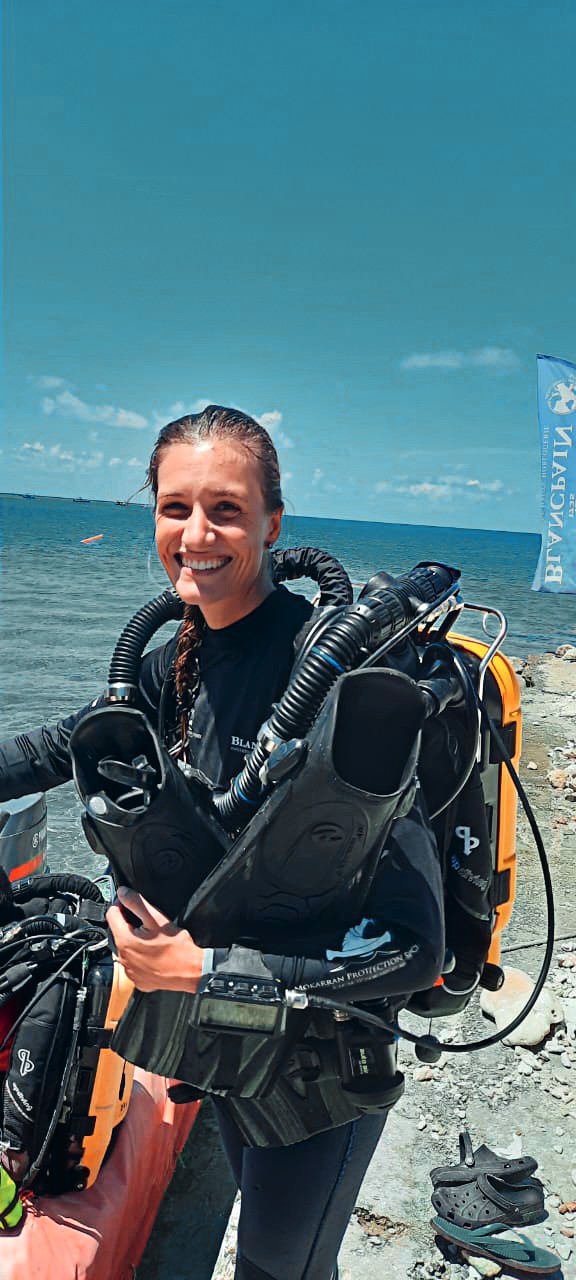 Tatiana Boube is a marine biologist and the Scientific Coordinator for the Mokarran Protection Society based in French Polynesia. The MPS is dedicated to the study and protection of the great hammerhead shark. Blancpain has awarded Ms Boube a grant to support her doctoral studies and research focused on the great hammerhead shark at the University of French Polynesia (Université de la Polynésie française). She has just published a paper, on which Blancpain’s CEO Marc A. Hayek is credited as a co-author, entitled: “First Insights into the Population Characteristics and Seasonal Occurrence of the Great Hammerhead Shark, Sphyrna mokarran (Rüppell, 1837), in the Western Tuamotu Archipelago, French Polynesia”.