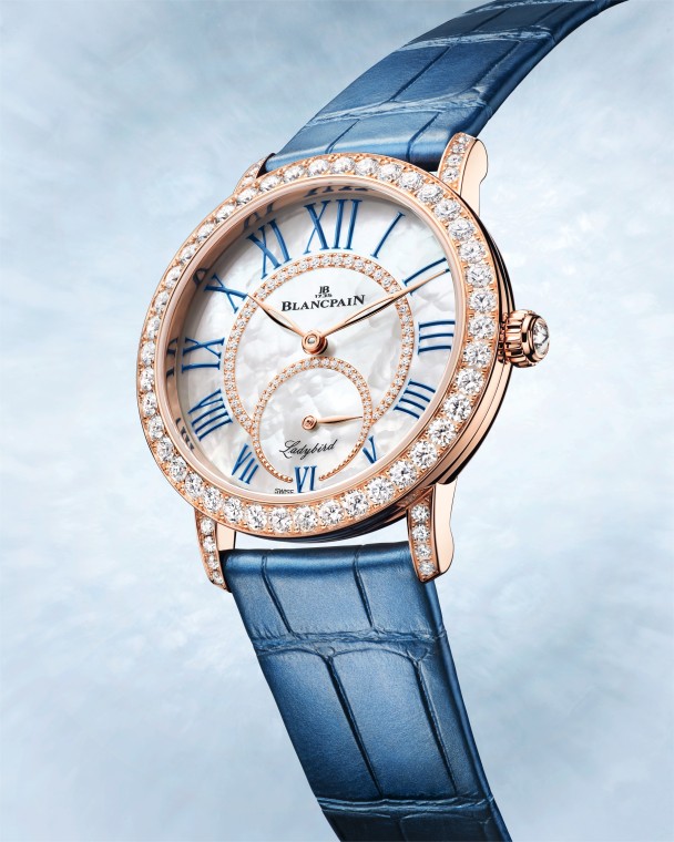 The midnight-blue Ladybird Colors in red gold.