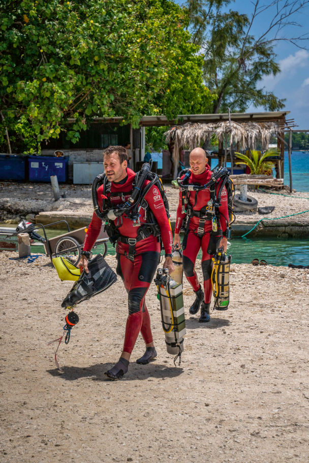 Laurent Ballesta and Antonin Guilbert at the TAMATAROA research base.