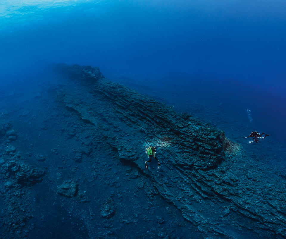 The lava flows are made of very delicate basalt. The ridges are still there ten years on but will soon disappear due to erosion and the coral concretions that will eventually recover.&nbsp;
