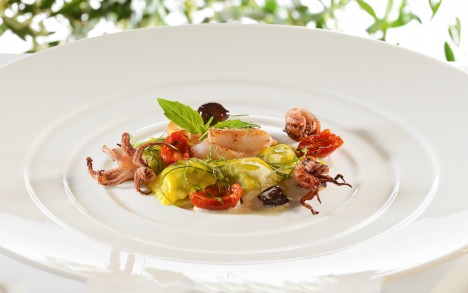 Poêlée de pistes et ravioli à la Nissarde, olives picholines, tomate confite et basilic.
