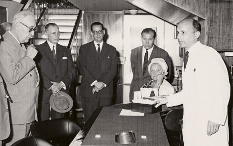 Betty and Jean-Jacques at the opening of the Les Ambassadeurs boutique in Geneva in 1965.
