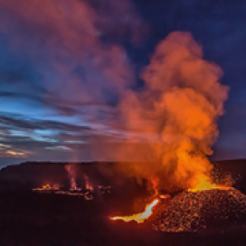 火山赤焰 喷薄入海